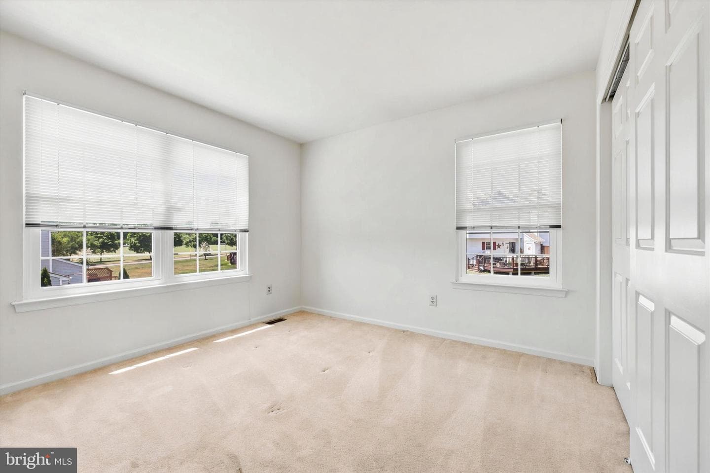 303 Essex Ct photo 22