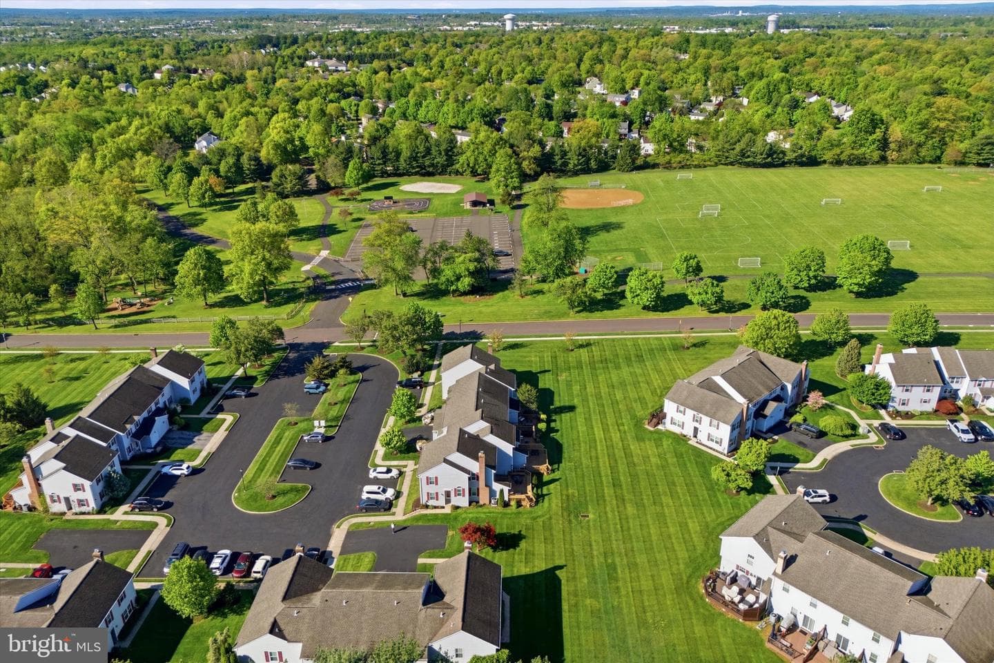 303 Essex Ct photo 6