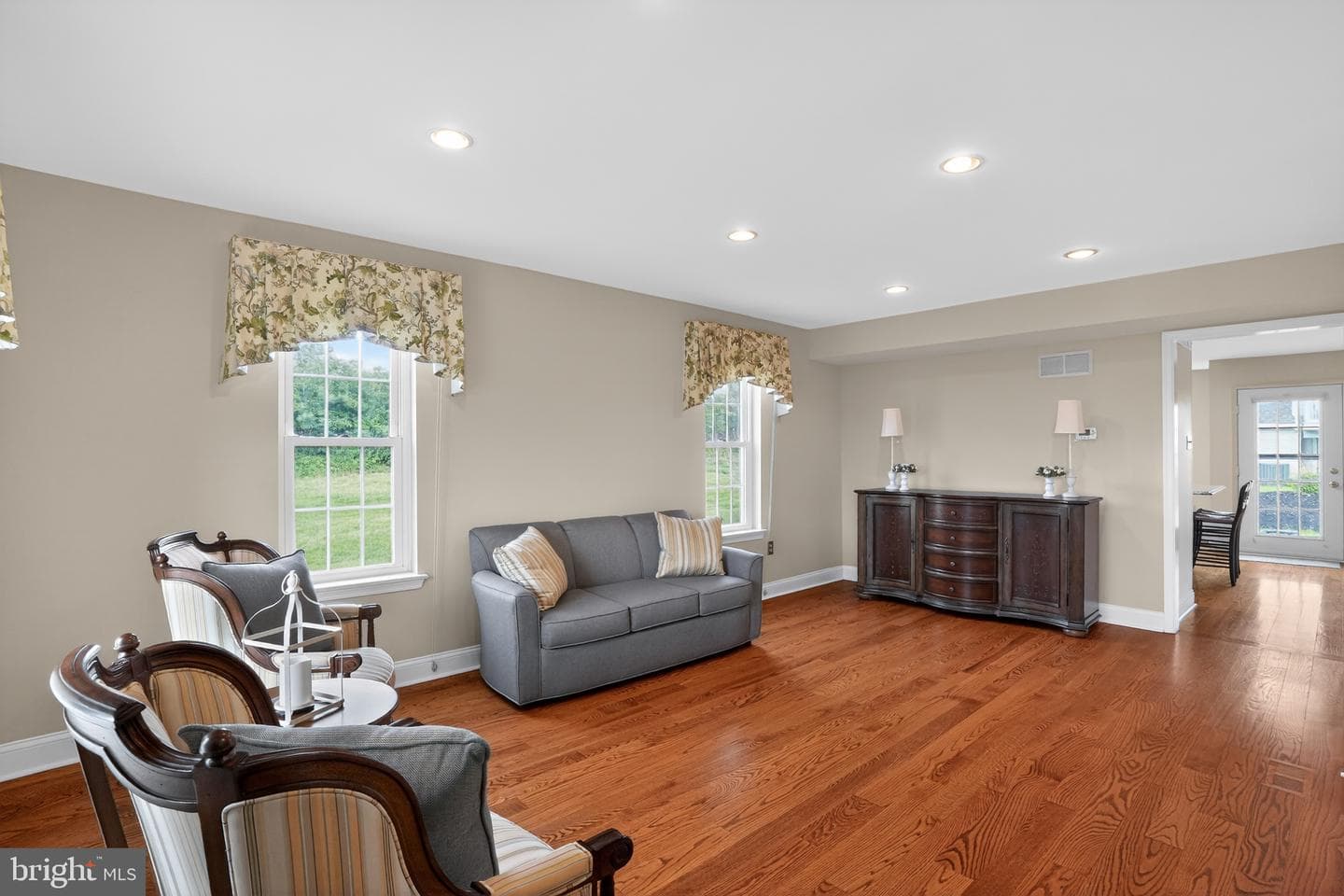 1305 Basswood Grove photo 4