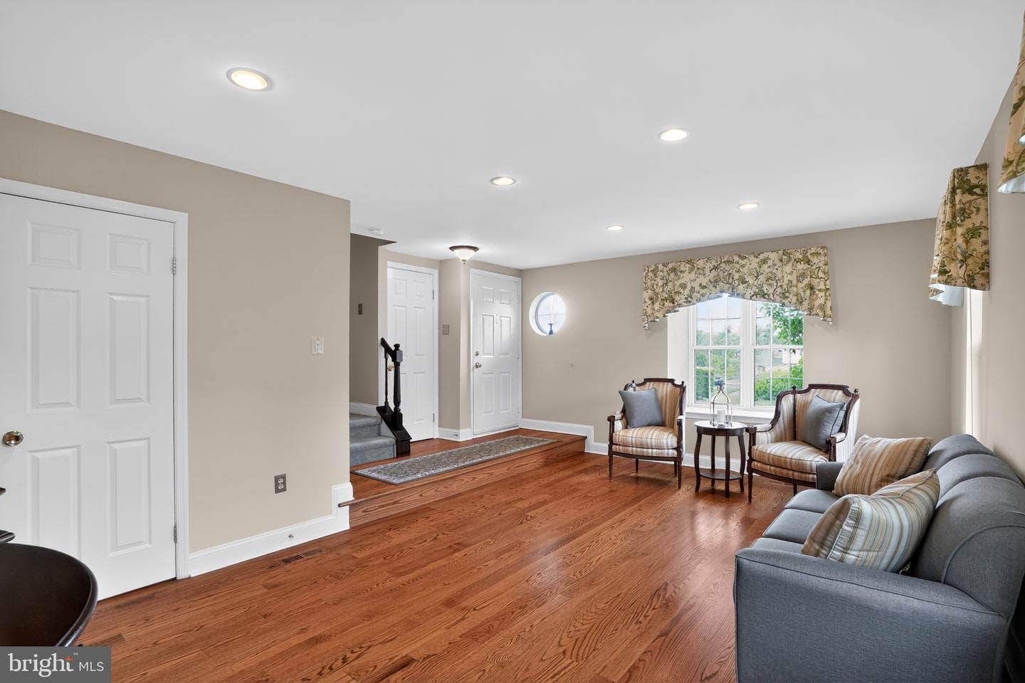 1305 Basswood Grove photo 6