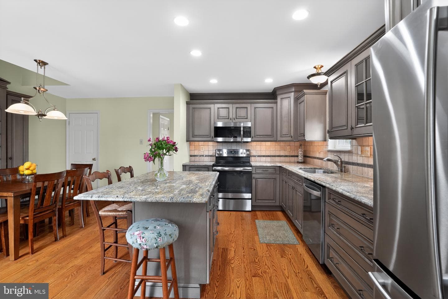 1305 Basswood Grove photo 8