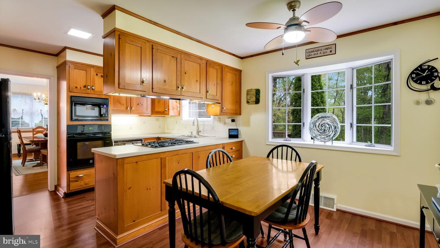 405 Toland Drive photo 12