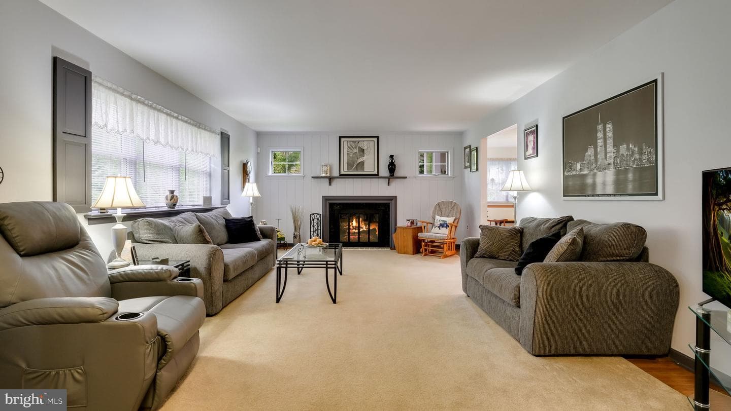 405 Toland Drive photo 5