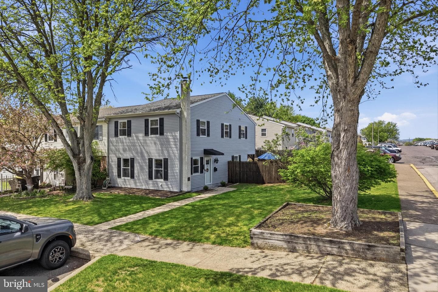 711 Hamilton Road photo 2