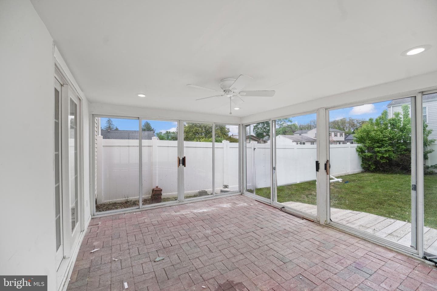 2830 Elliott Avenue photo 31