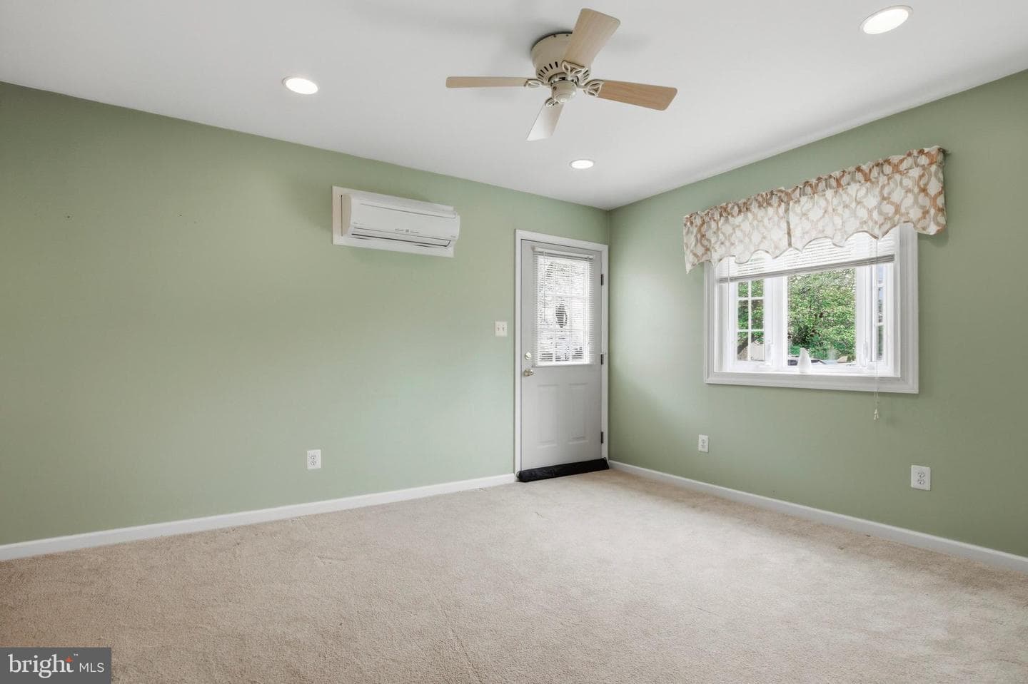 328 Courtland Avenue photo 10
