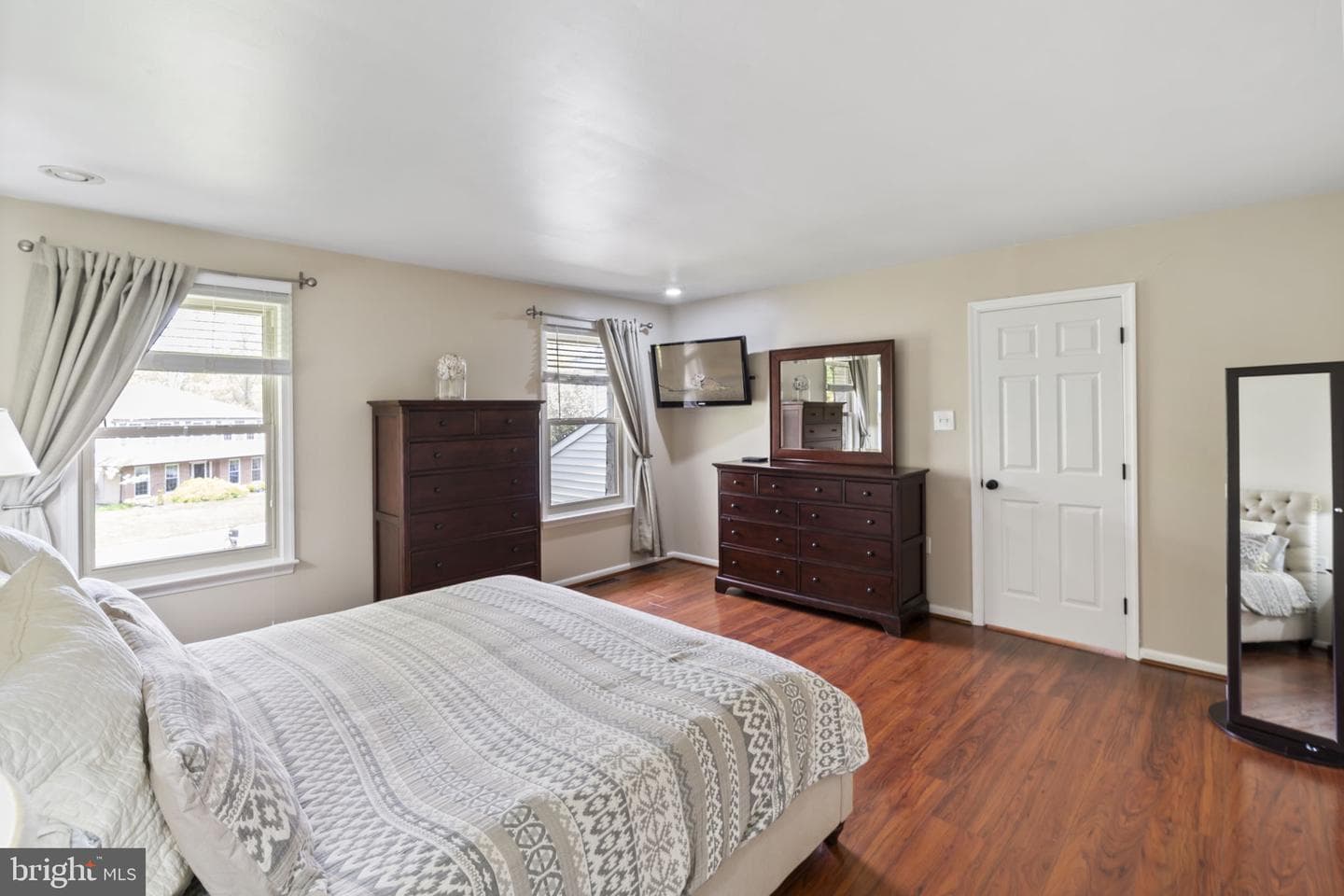 862 Village Circle photo 28