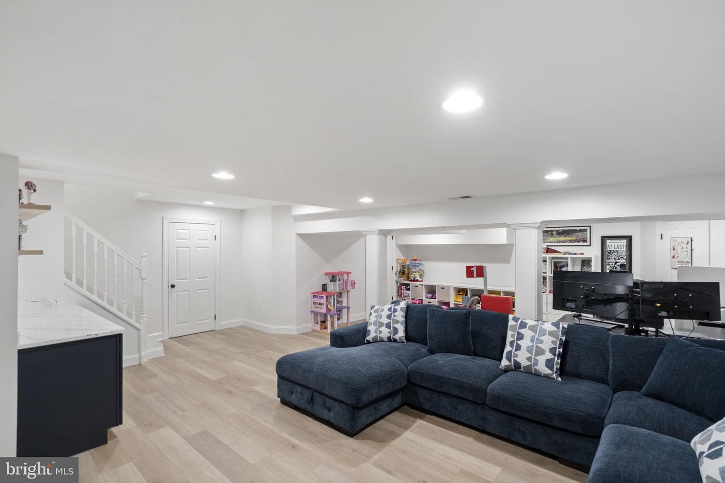 862 Village Circle photo 41