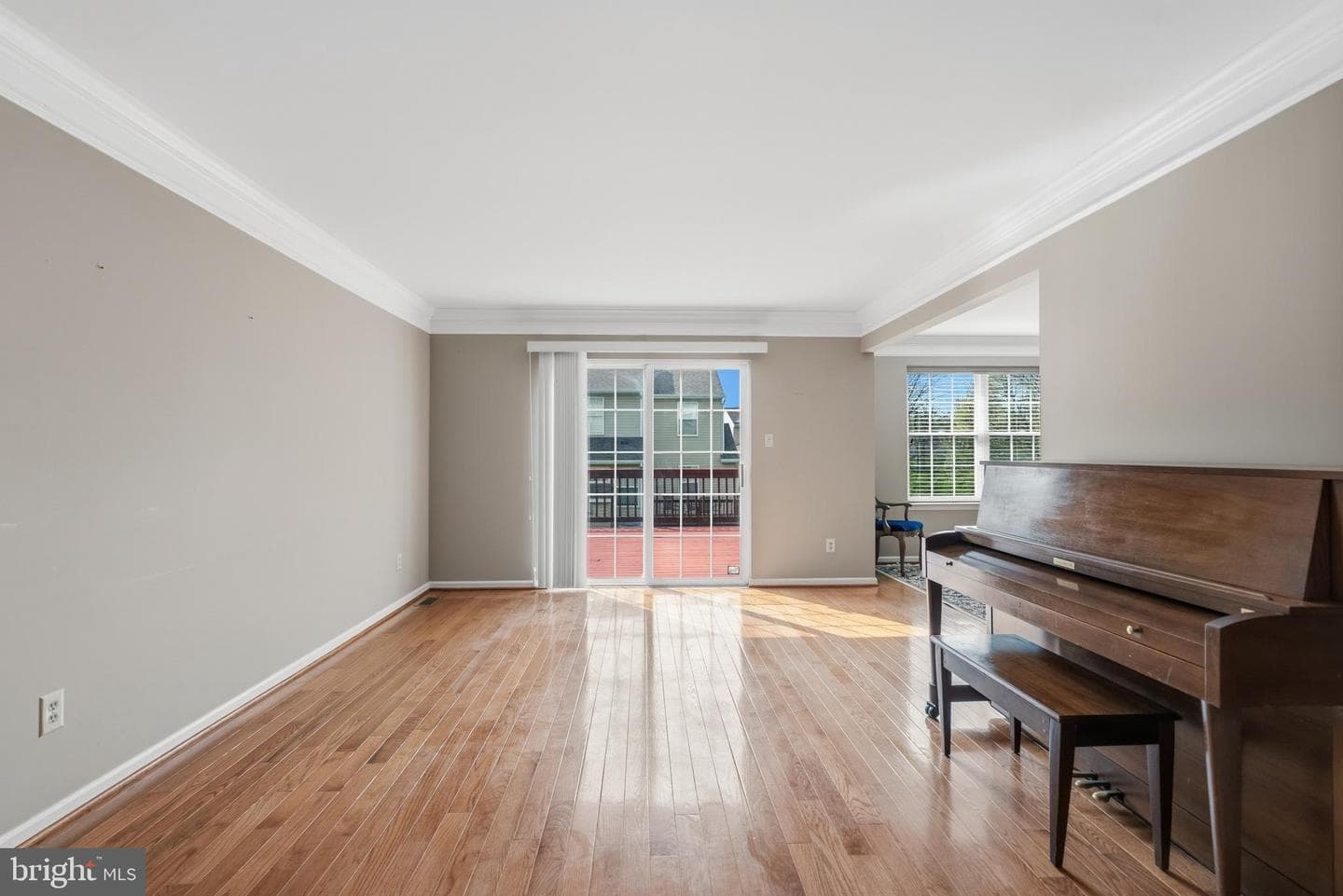 1437 Hillcrest Court photo 4