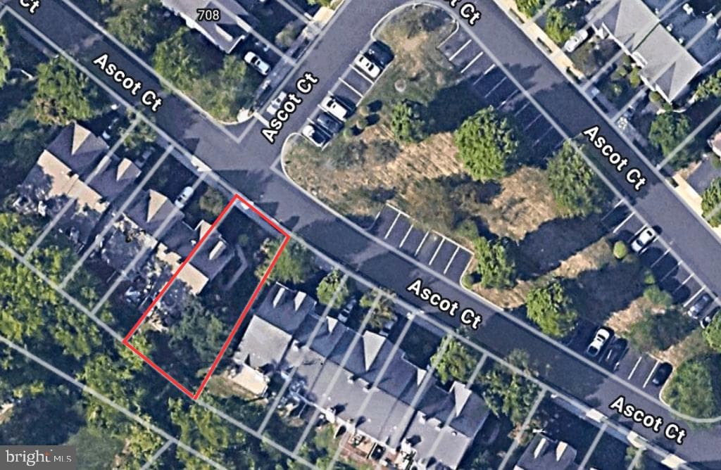 108 Ascot Court photo 44
