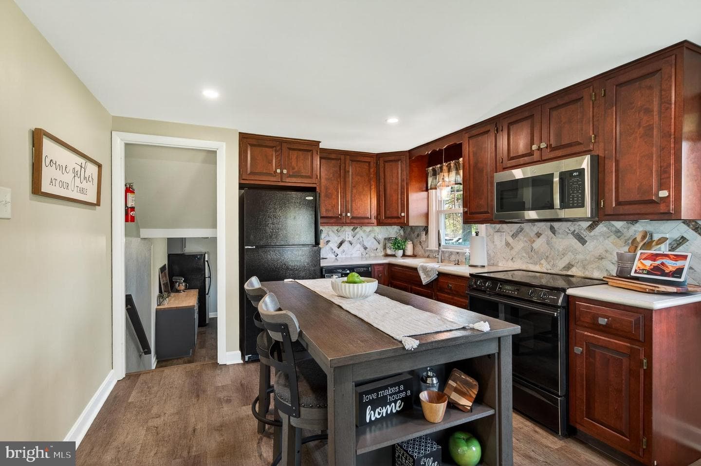 83 Hawthorne Avenue photo 9