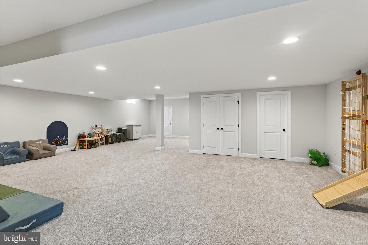 2560 Holly Ln photo 33