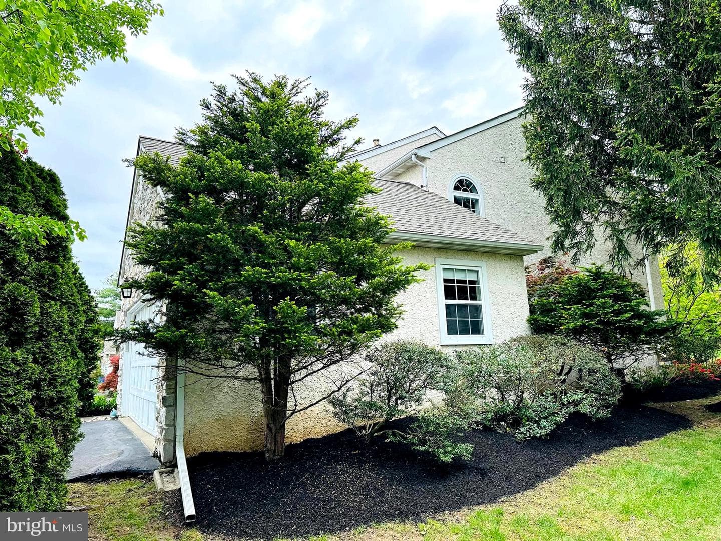 1853 Hood Lane photo 3
