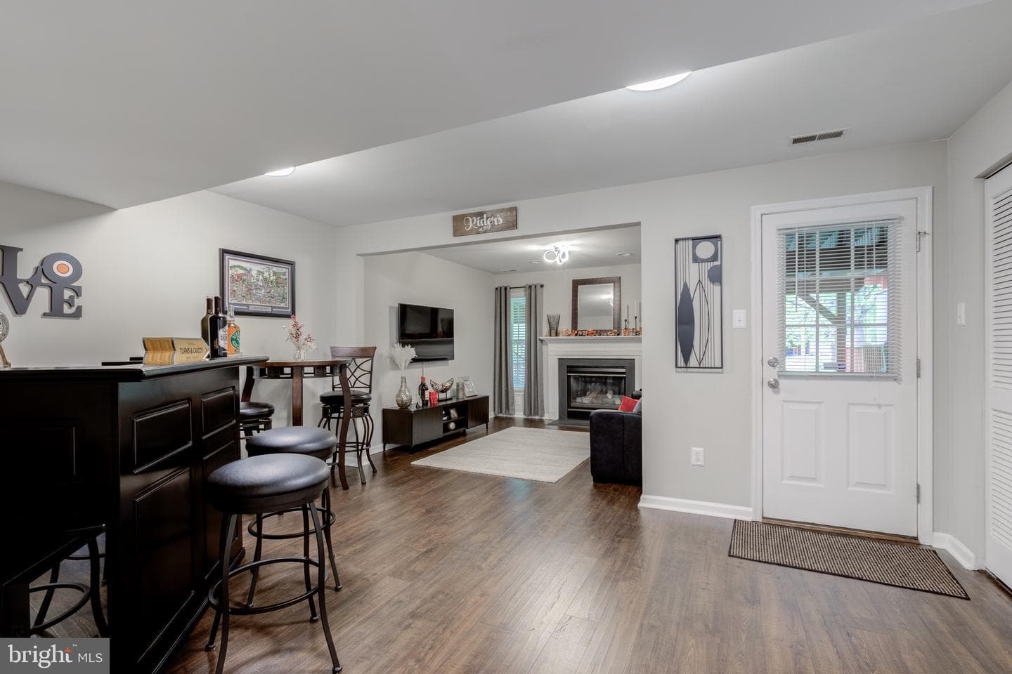 204 Anthony Court photo 10