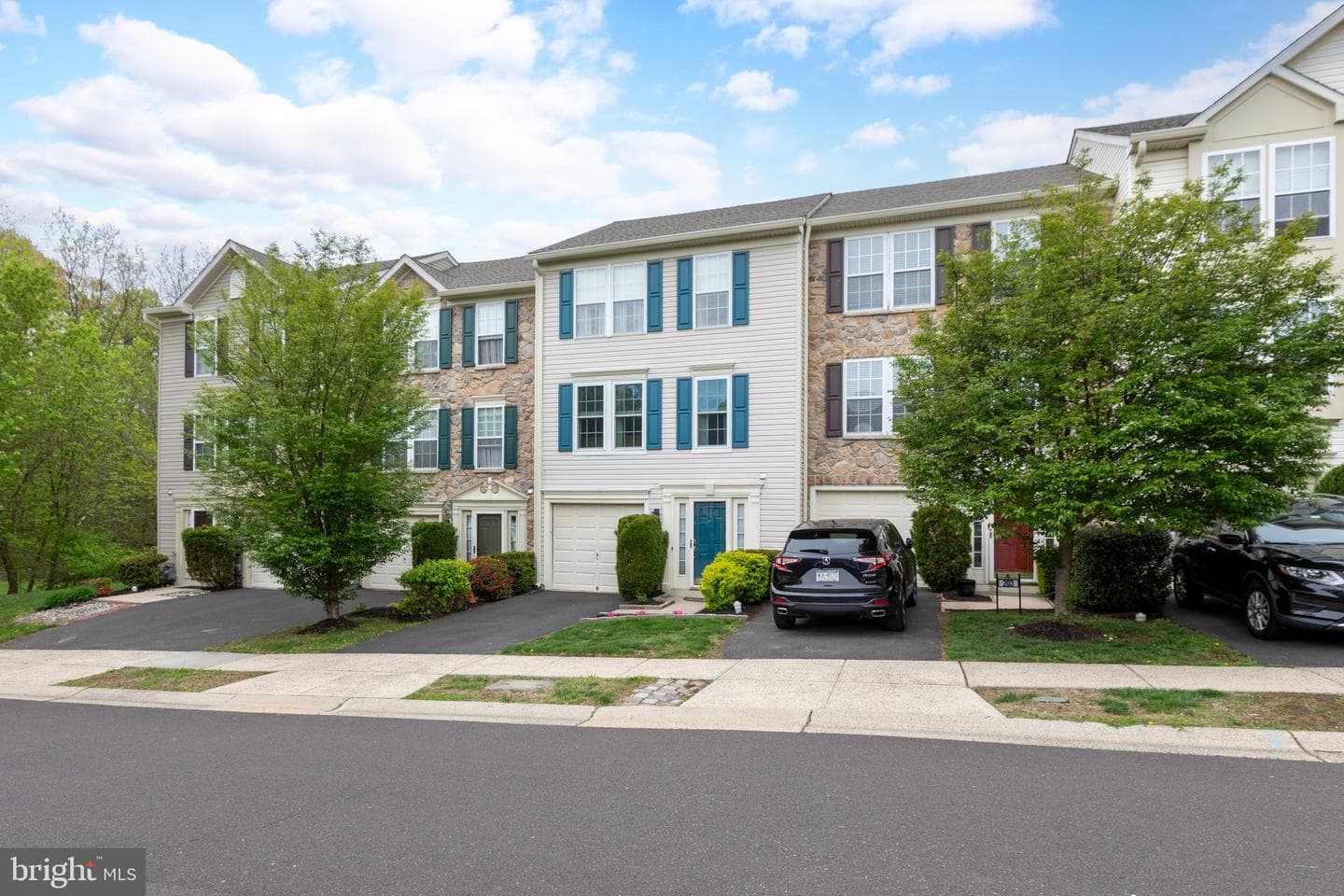 204 Anthony Court photo 2