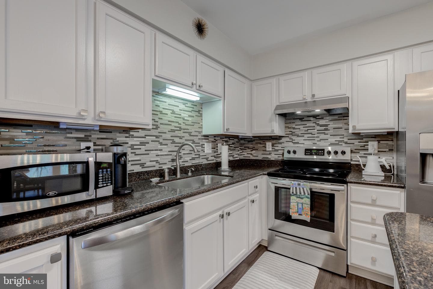 204 Anthony Court photo 23