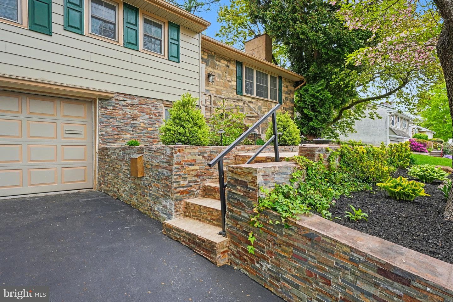 2314 Coles Boulevard photo 42