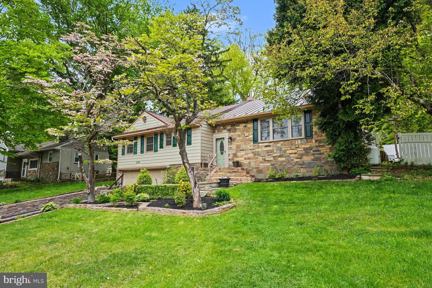 2314 Coles Boulevard photo 47