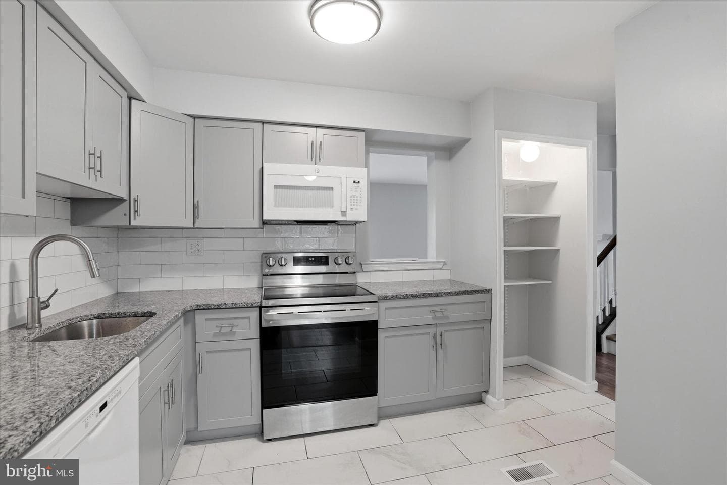 240 Goshen Road photo 8