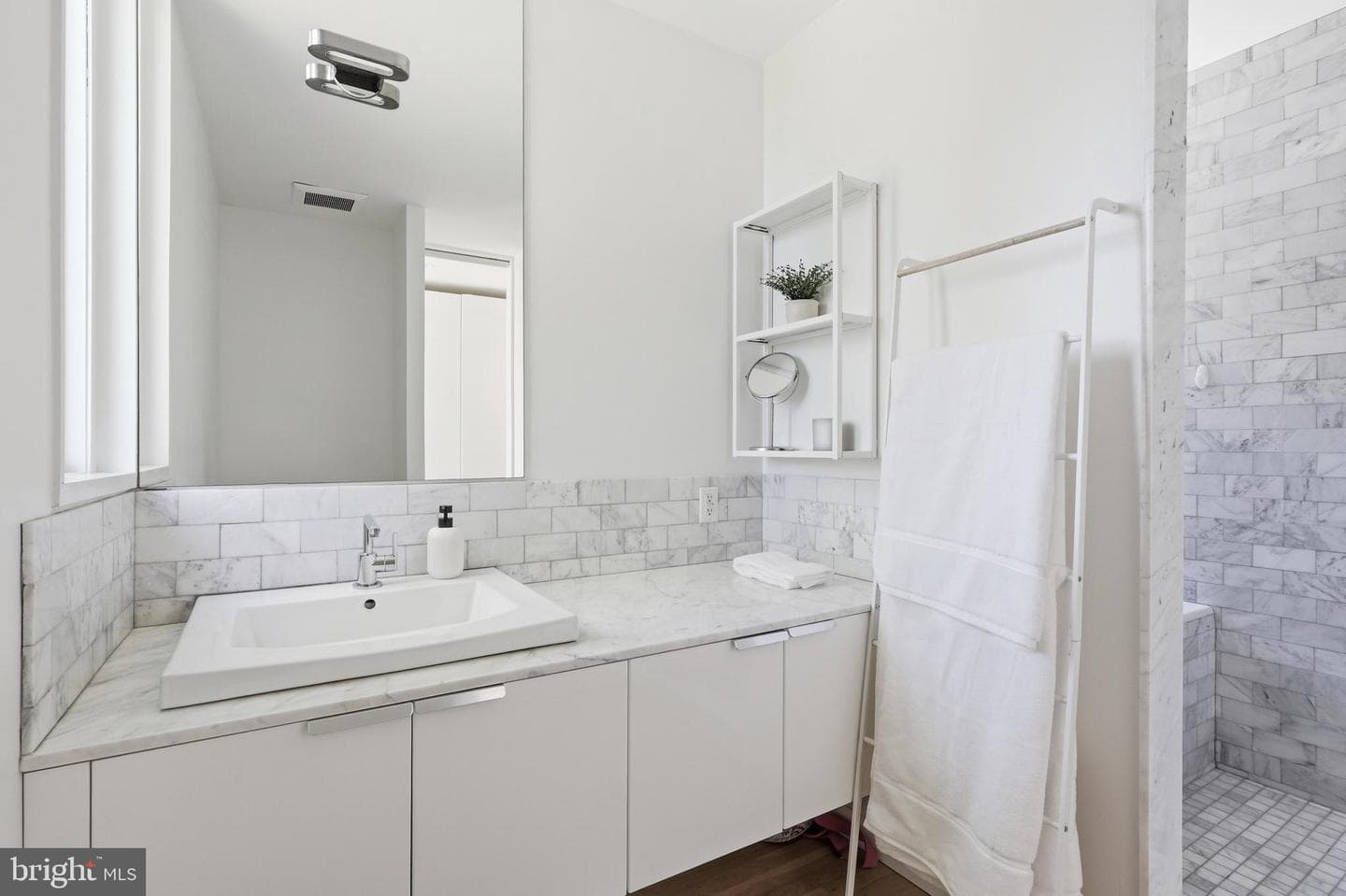8207 Macarthur Road photo 36