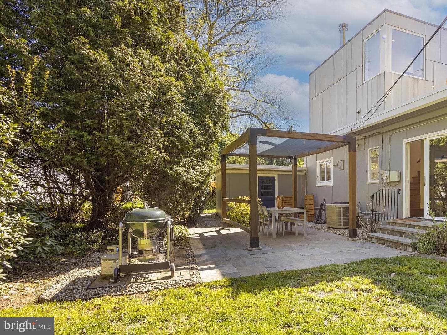8207 Macarthur Road photo 43
