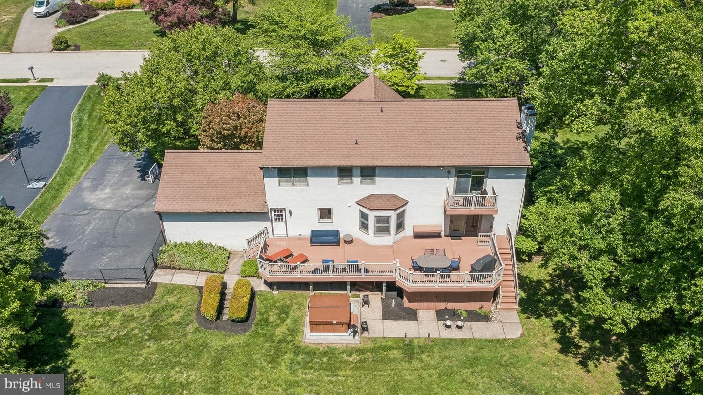 6 Locust Way photo 12