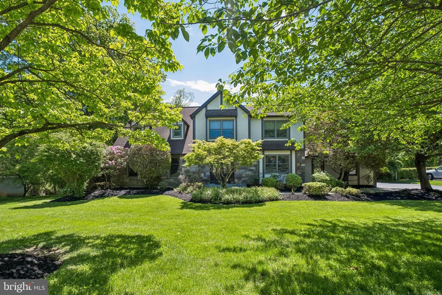 6 Locust Way photo 4