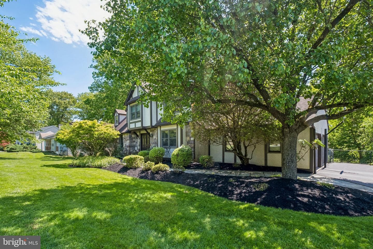 6 Locust Way photo 6
