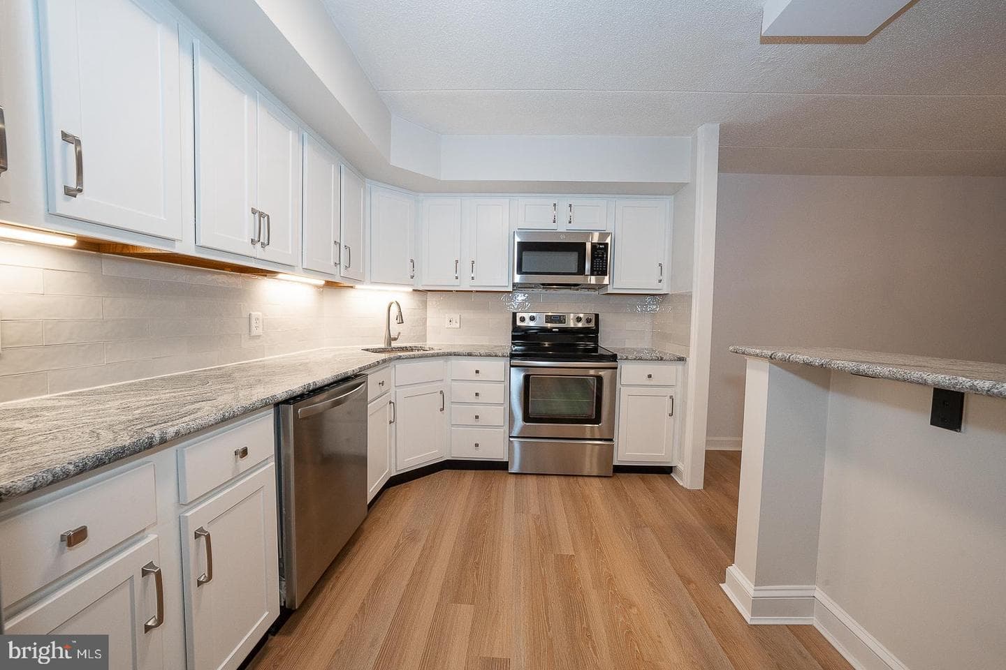 1219 W Wynnewood Road #208 photo 8