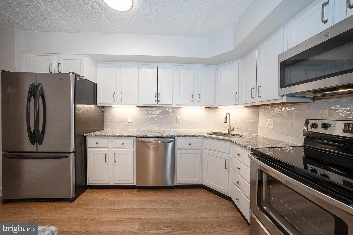 1219 W Wynnewood Road #208 photo 9