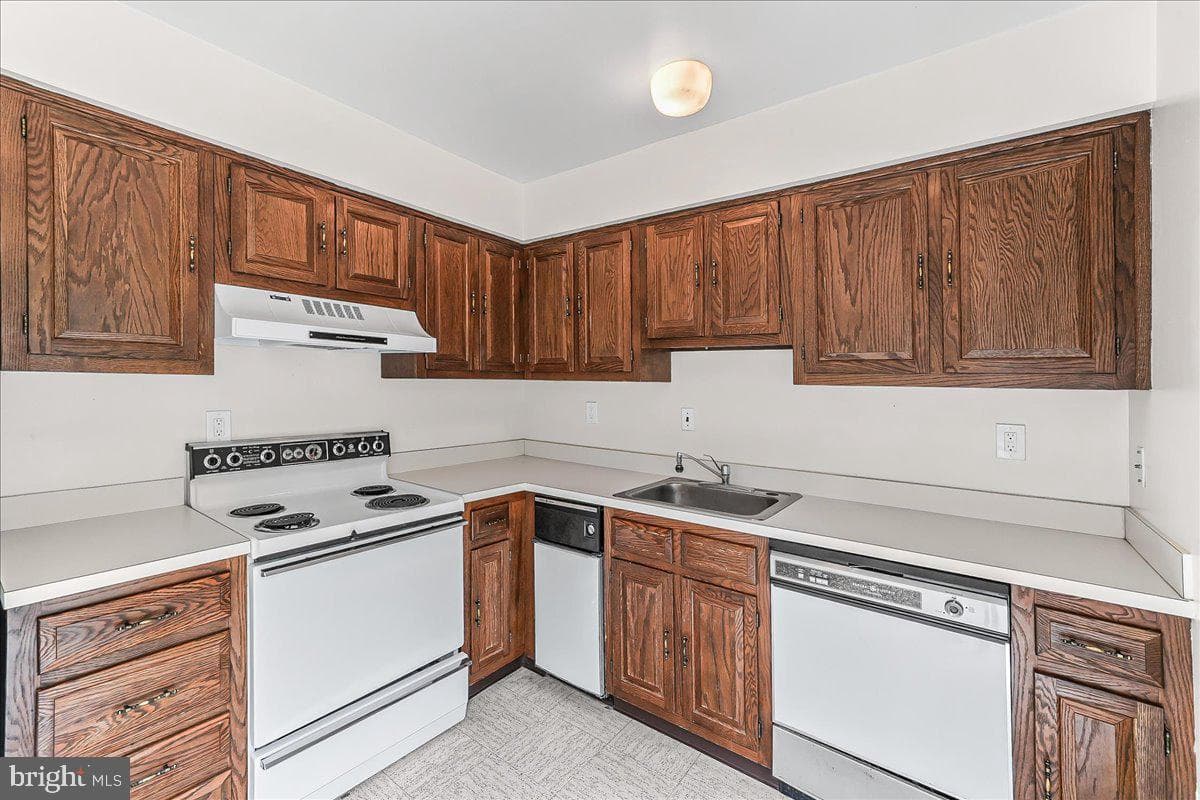 100 Llanalew Road #3c photo 14