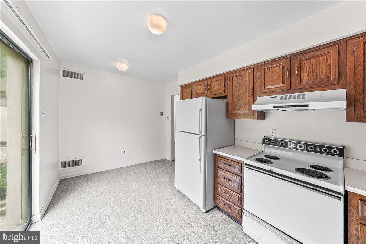 100 Llanalew Road #3c photo 16