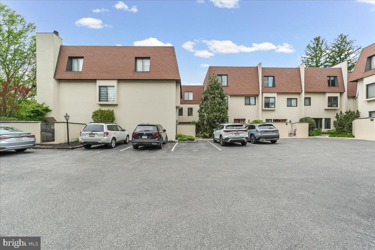 100 Llanalew Road #3c photo 2