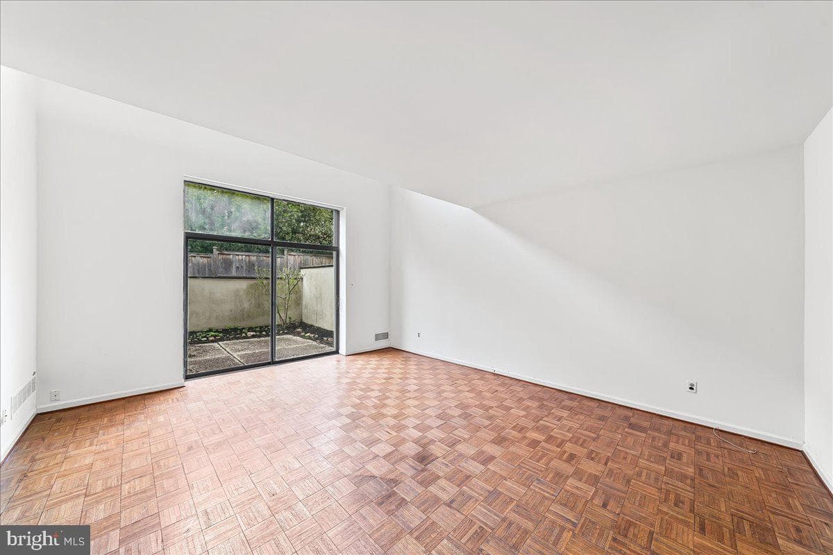 100 Llanalew Road #3c photo 6