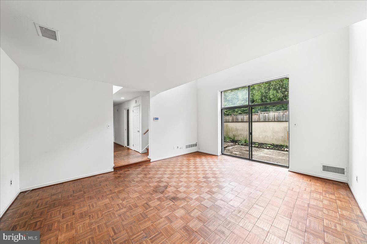 100 Llanalew Road #3c photo 7