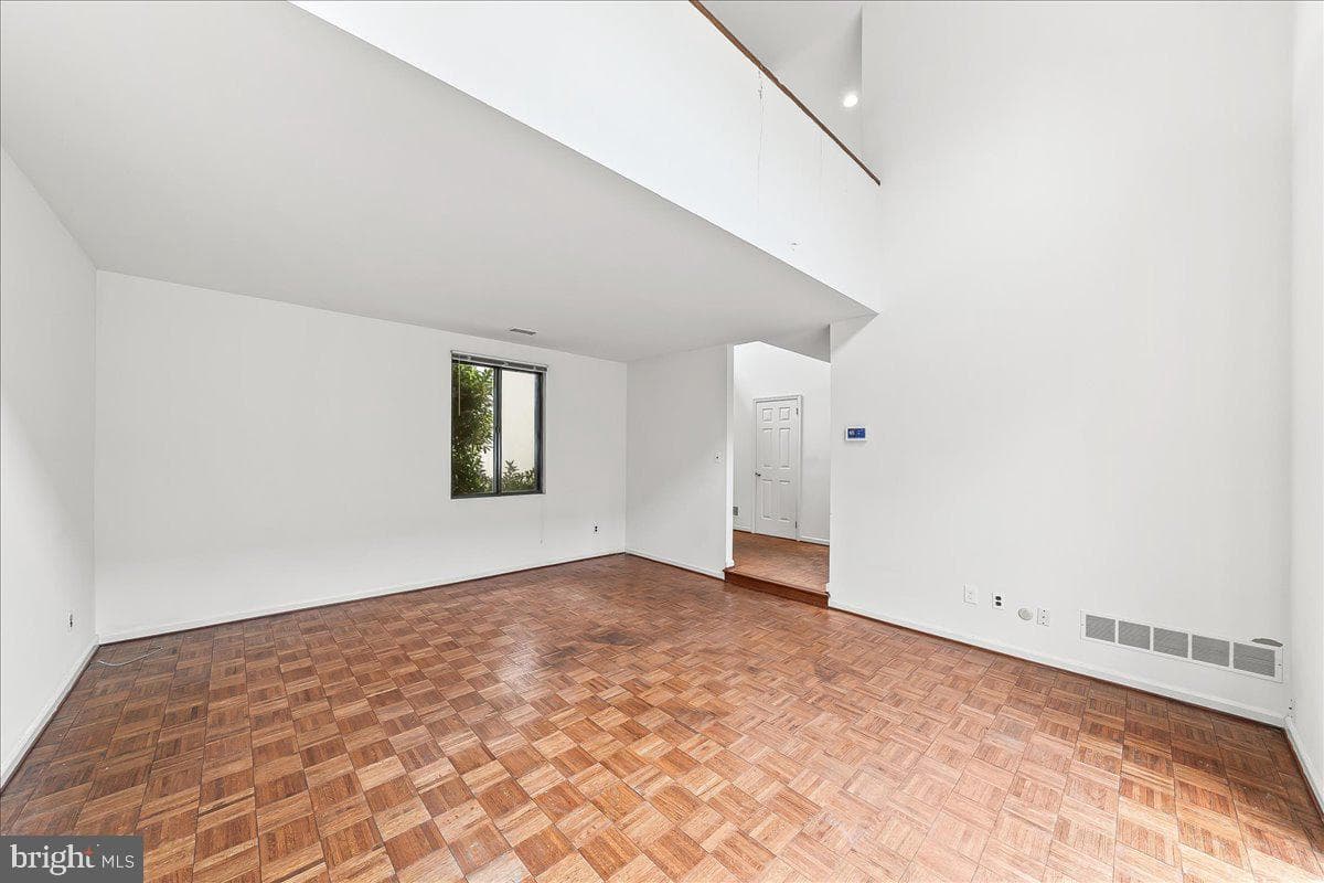 100 Llanalew Road #3c photo 8