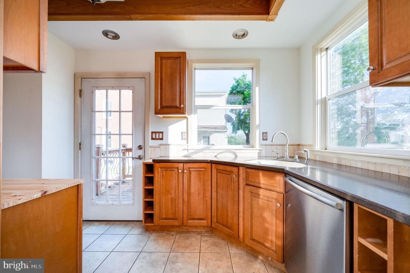 591 Dotts Street photo 19