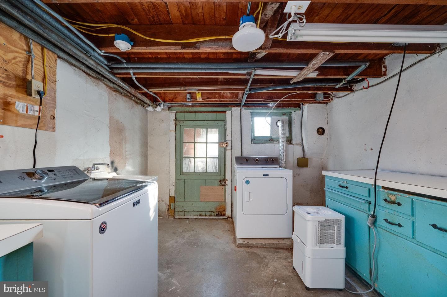 591 Dotts Street photo 36