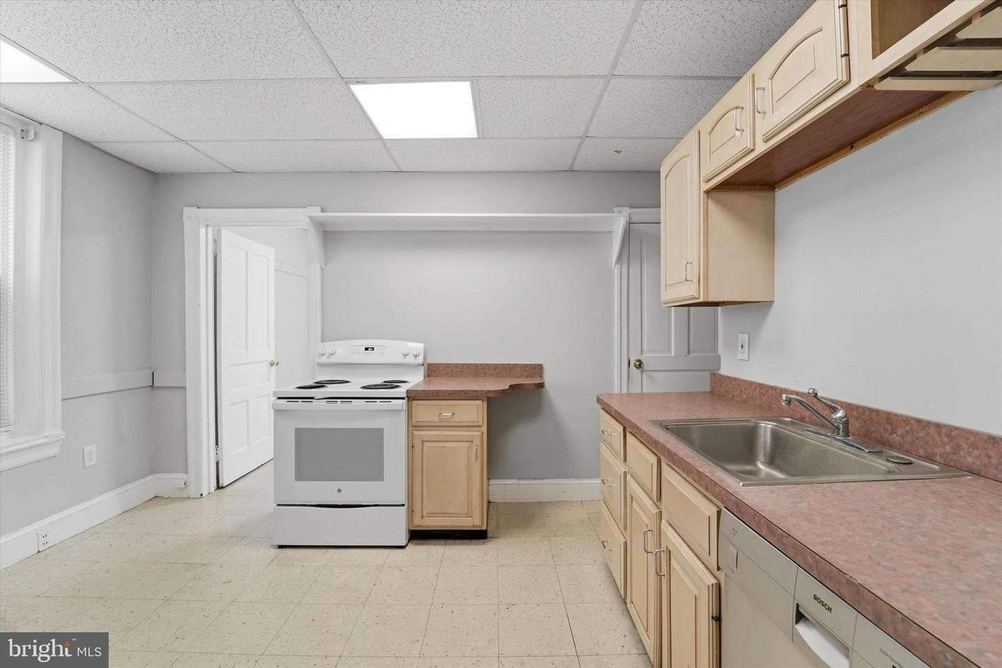 221 Ardmore Avenue photo 8