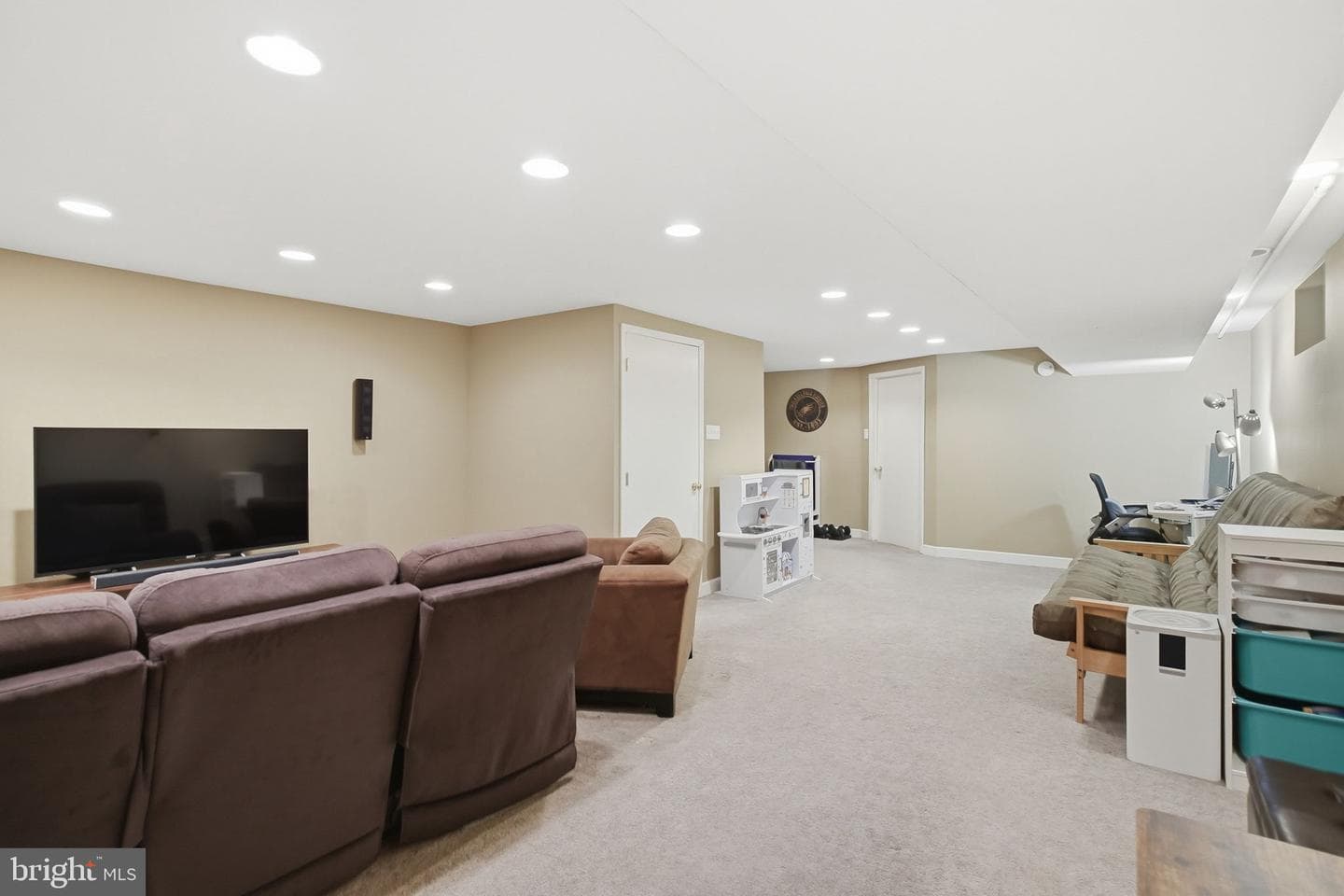 629 Coates Lane photo 33