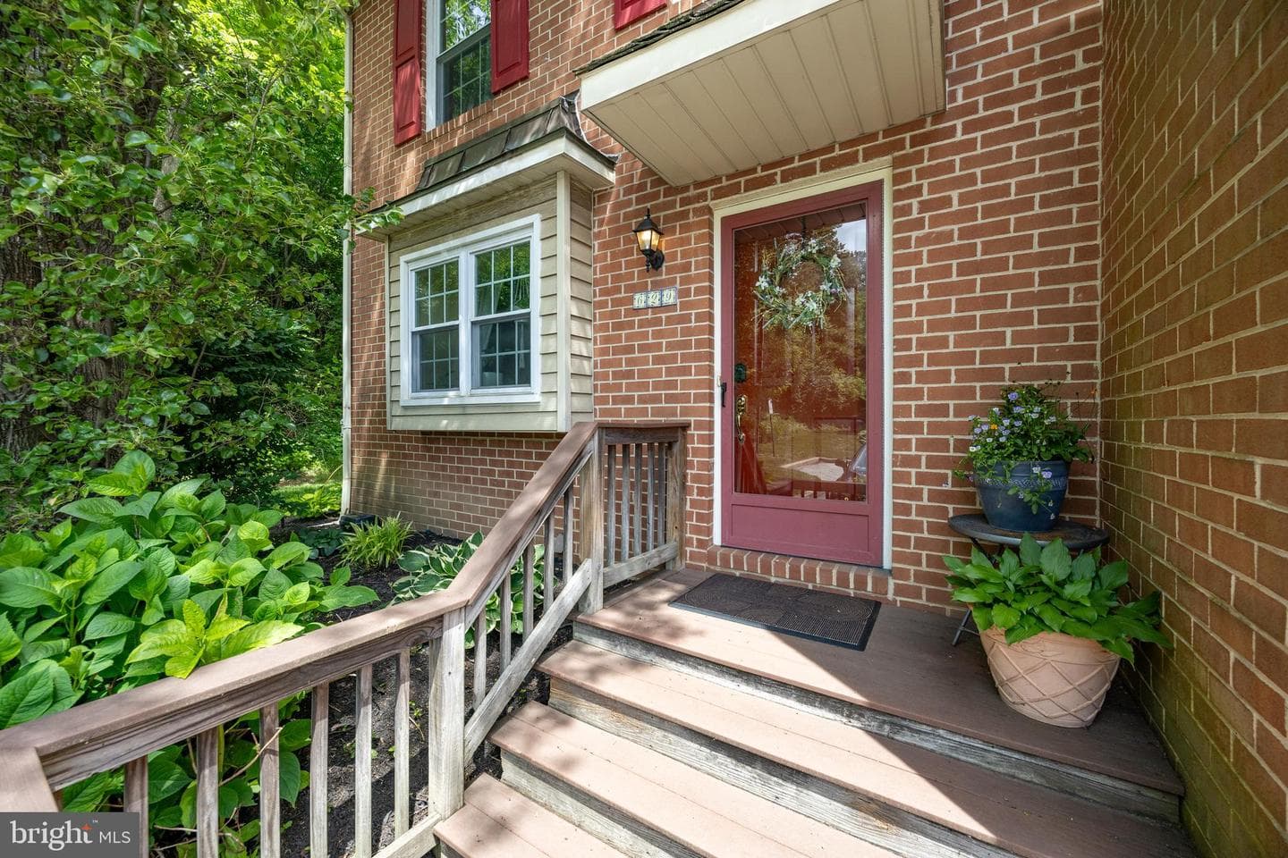 629 Coates Lane photo 4