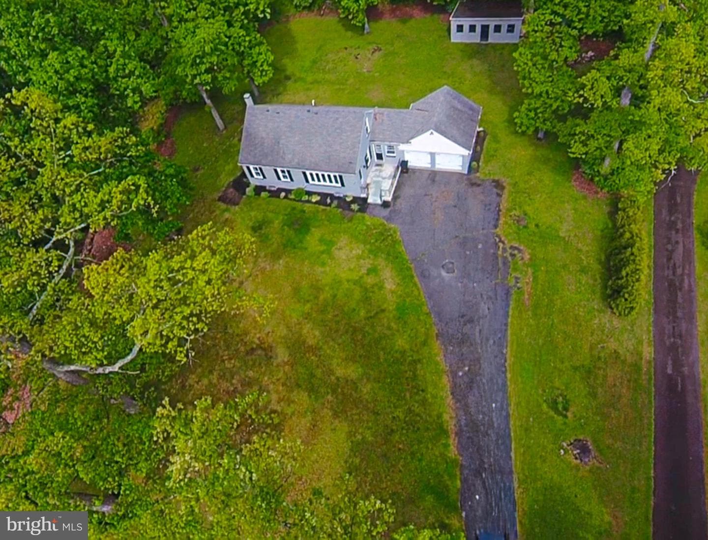 895 Cressman Road photo 3