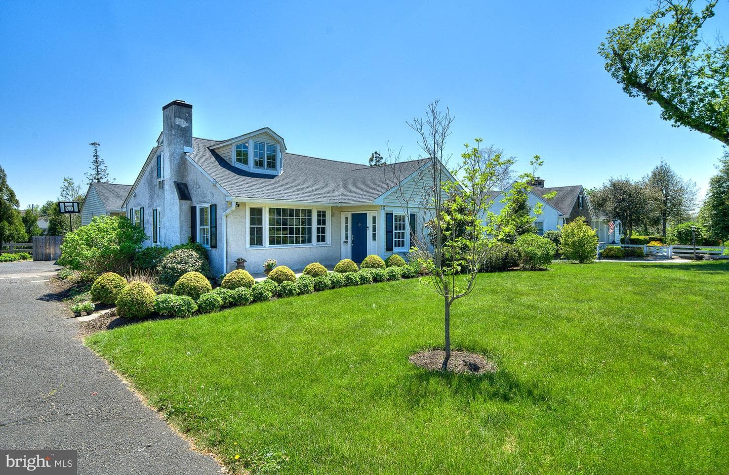 307 Washington Lane photo 3