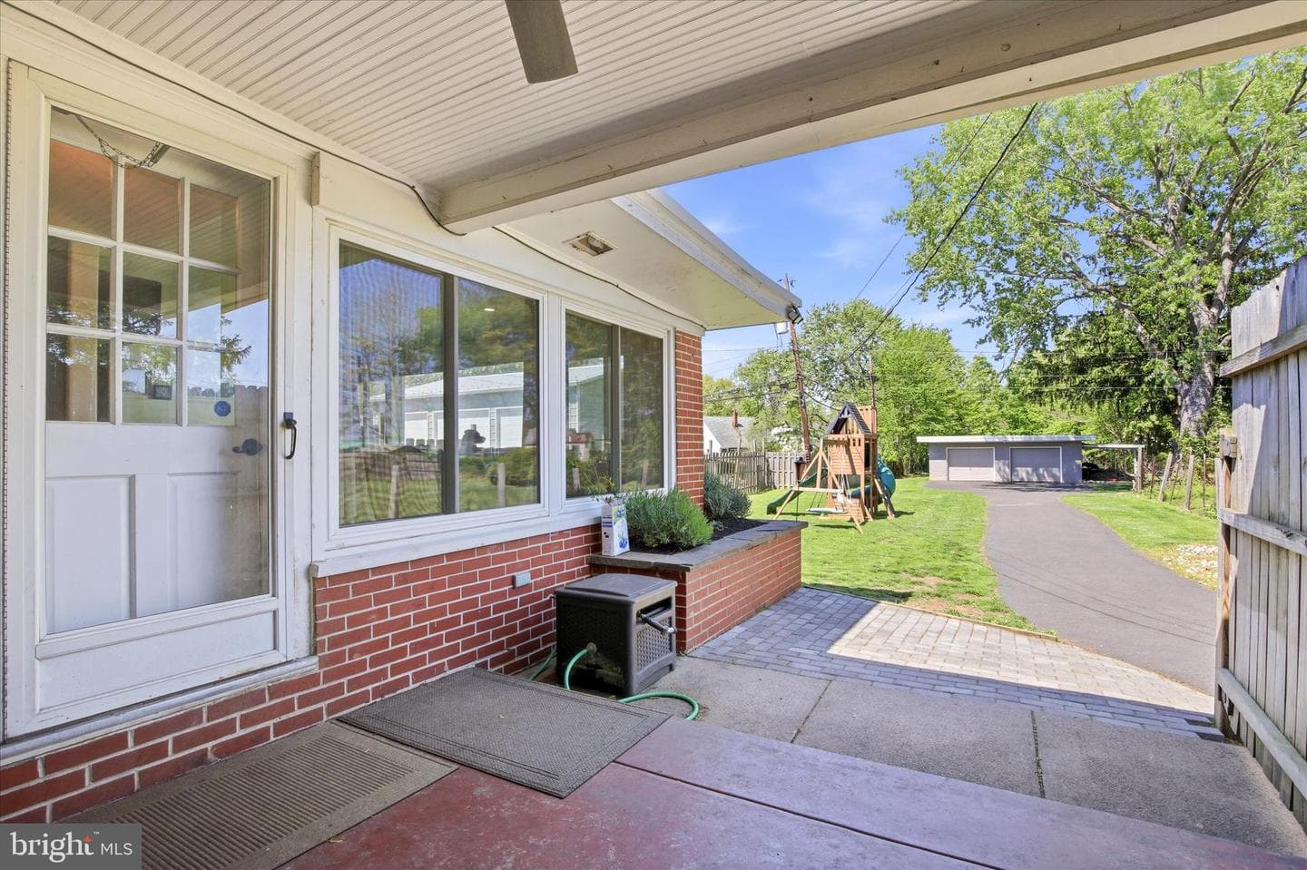 235 W King Street photo 26