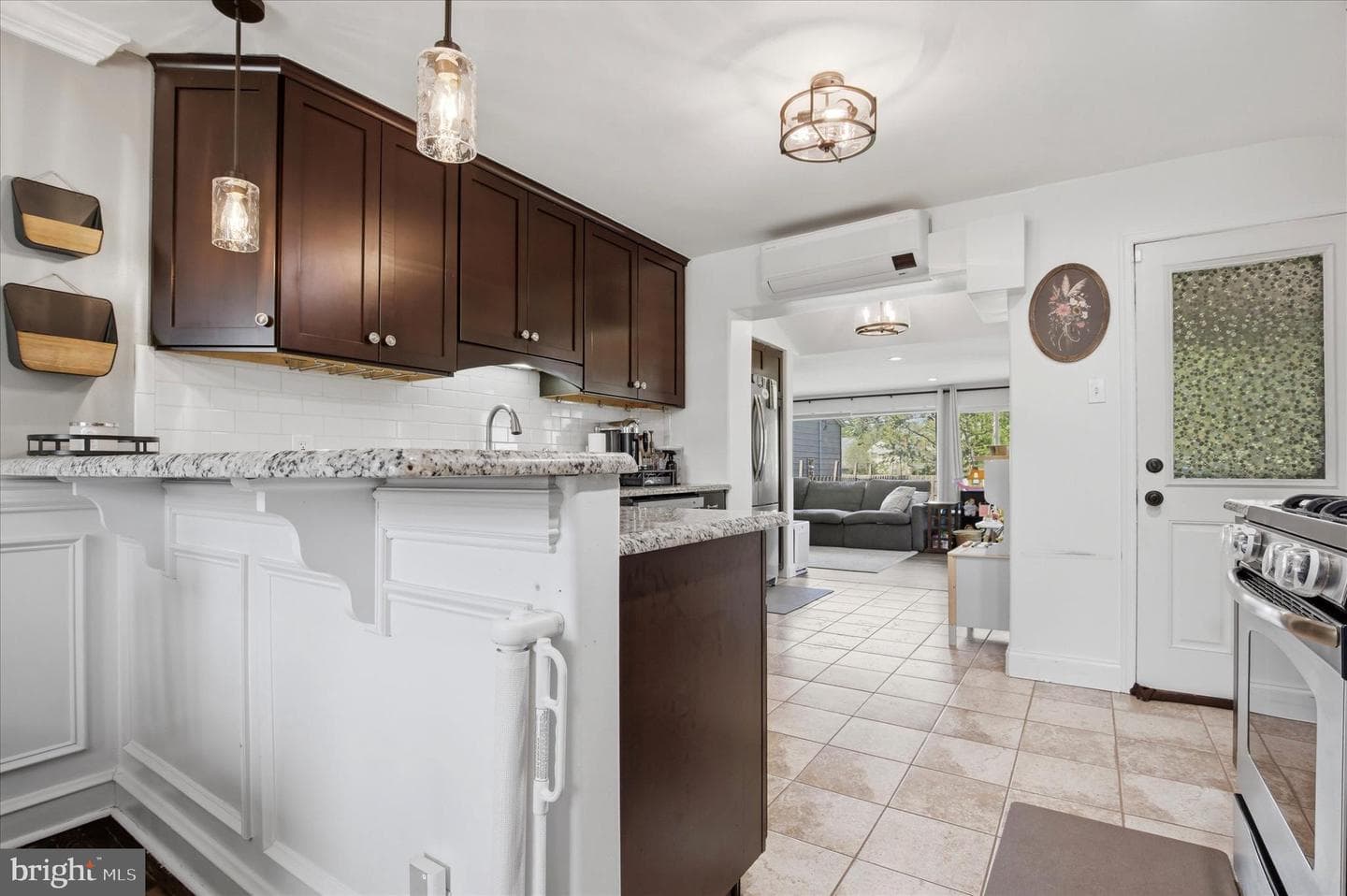 235 W King Street photo 8