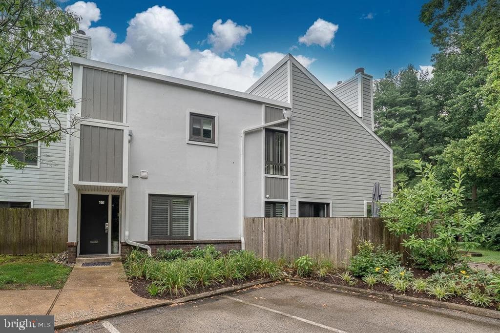 1750 Oakwood Terrace #16-I photo 2