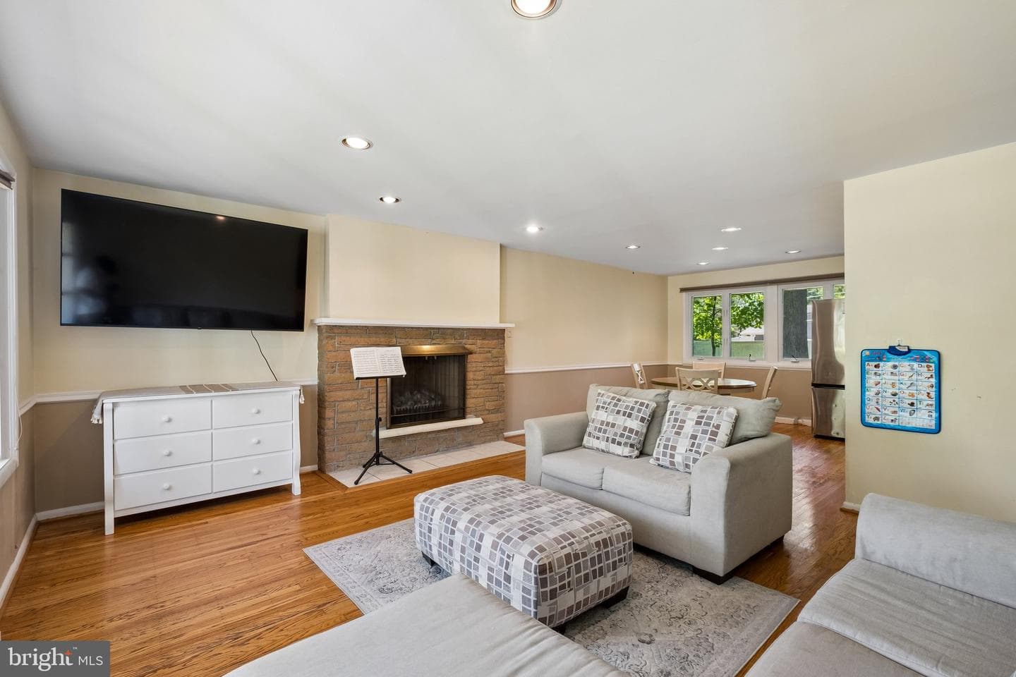 1076 Devon Road photo 10
