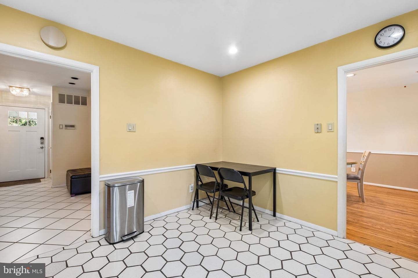 1076 Devon Road photo 22