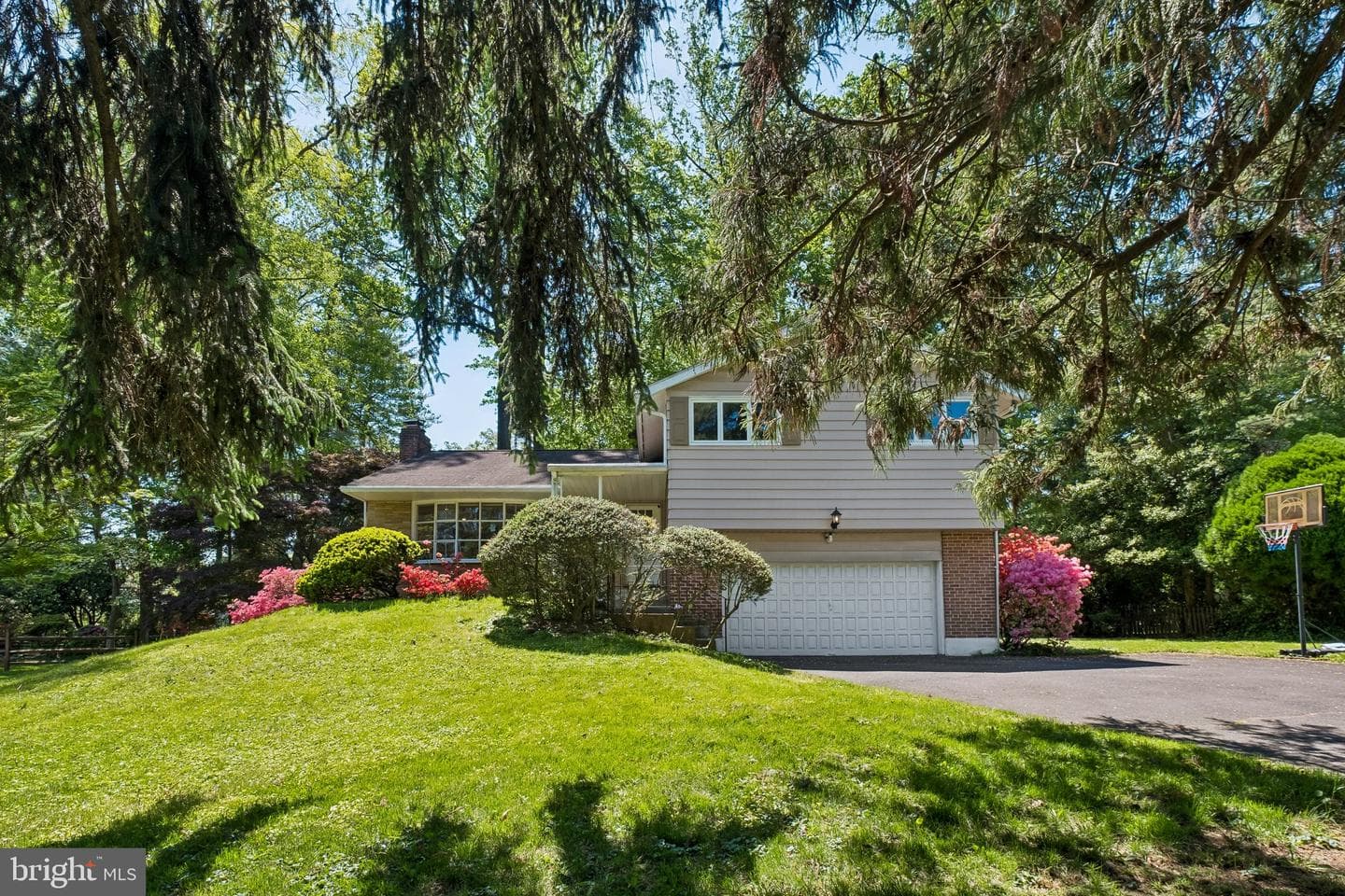 1076 Devon Road photo 3
