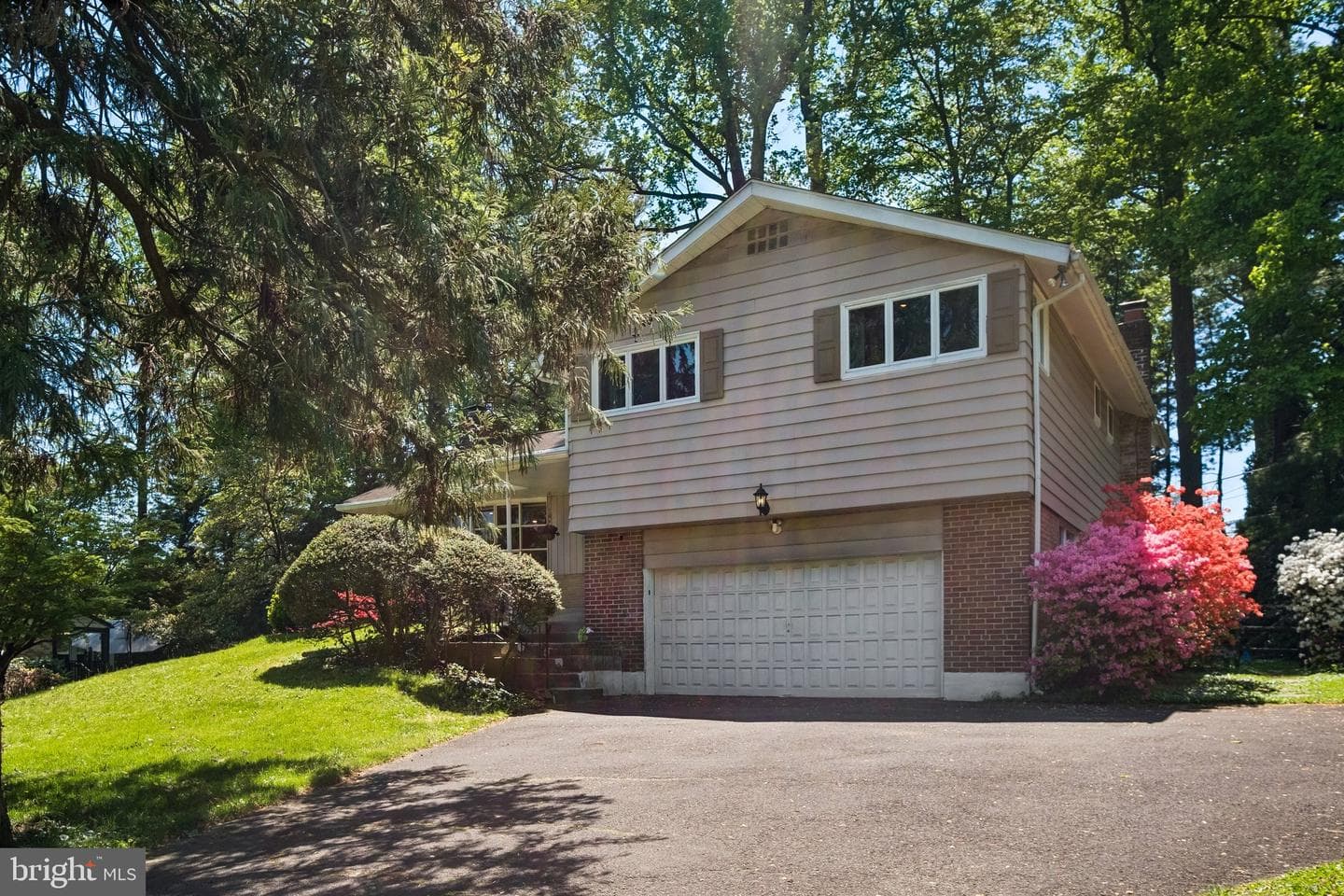1076 Devon Road photo 4